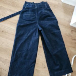 High waisted crop jean. Wide legged